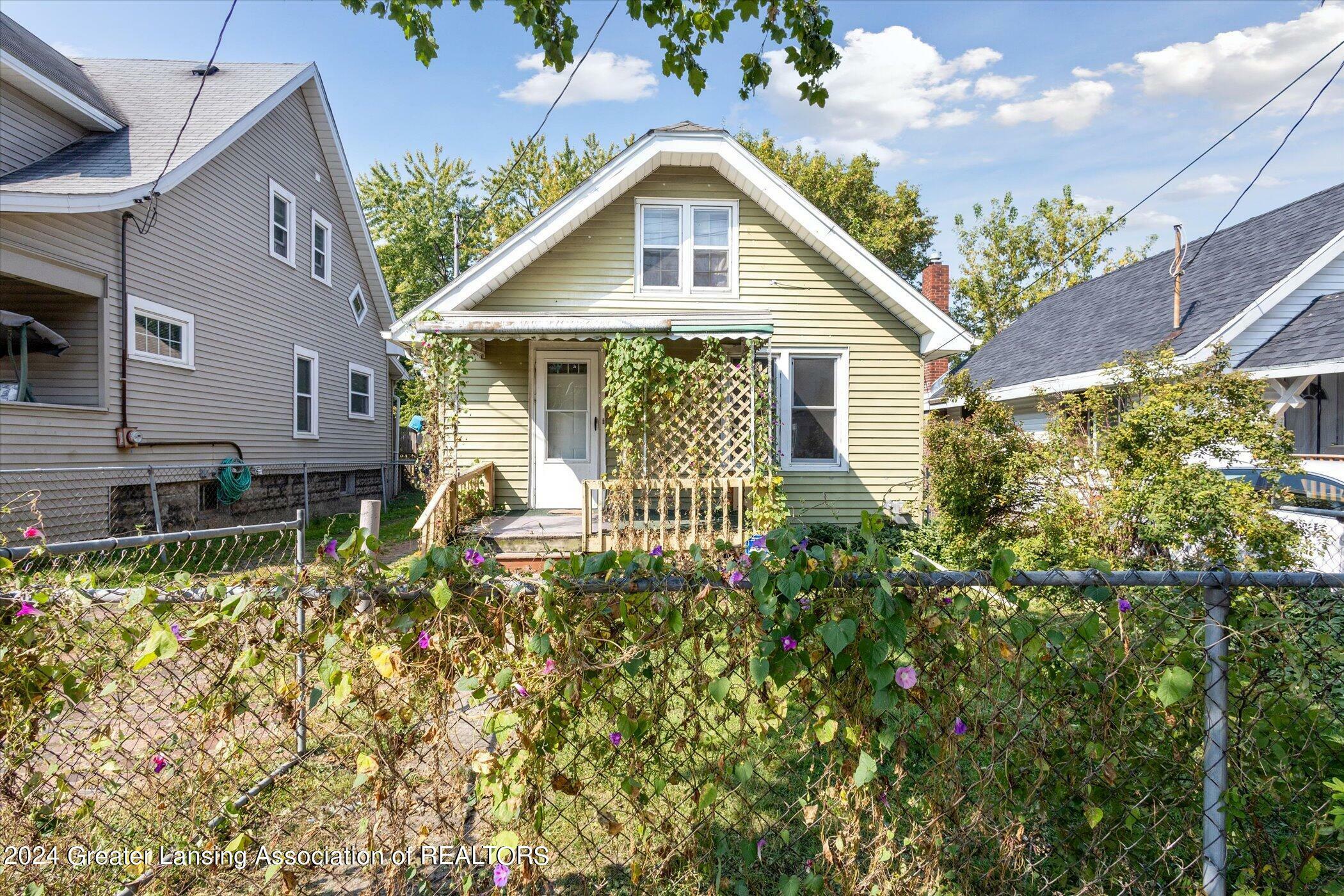 Property Photo:  1407 New York Avenue  MI 48906 