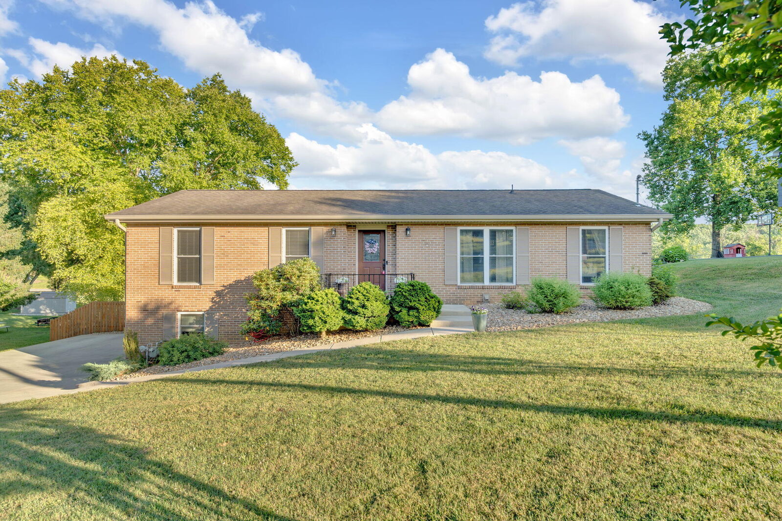 Property Photo:  403 Oriole Drive  TN 37743 