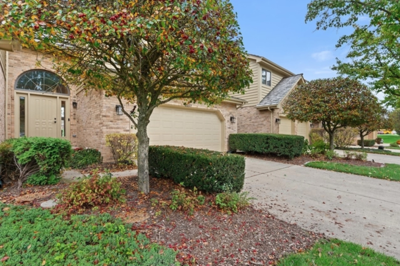 8507 Hemlock Lane  Darien IL 60561 photo