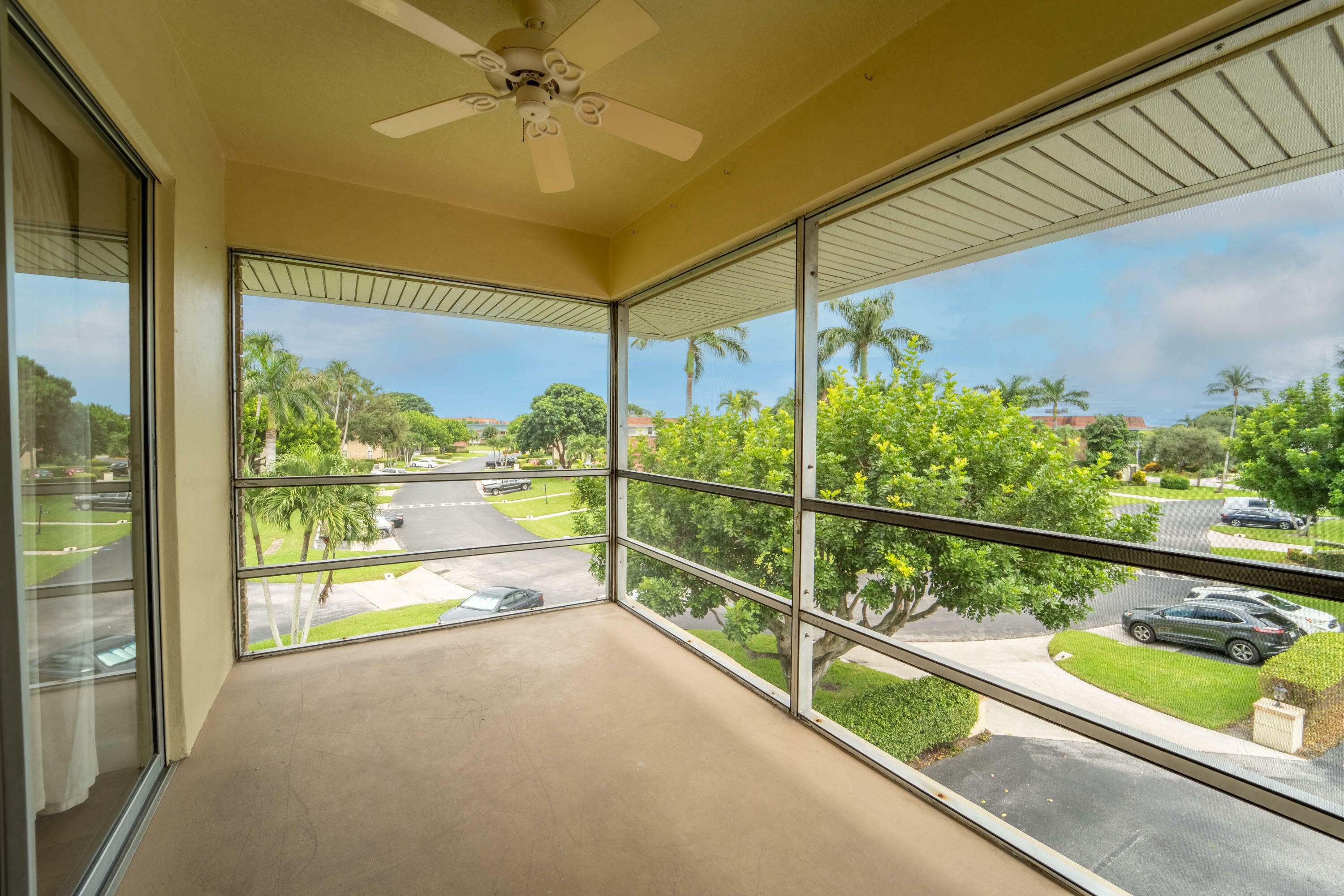 Property Photo: 5540 N Tamberlane Circle 321 FL 33418
