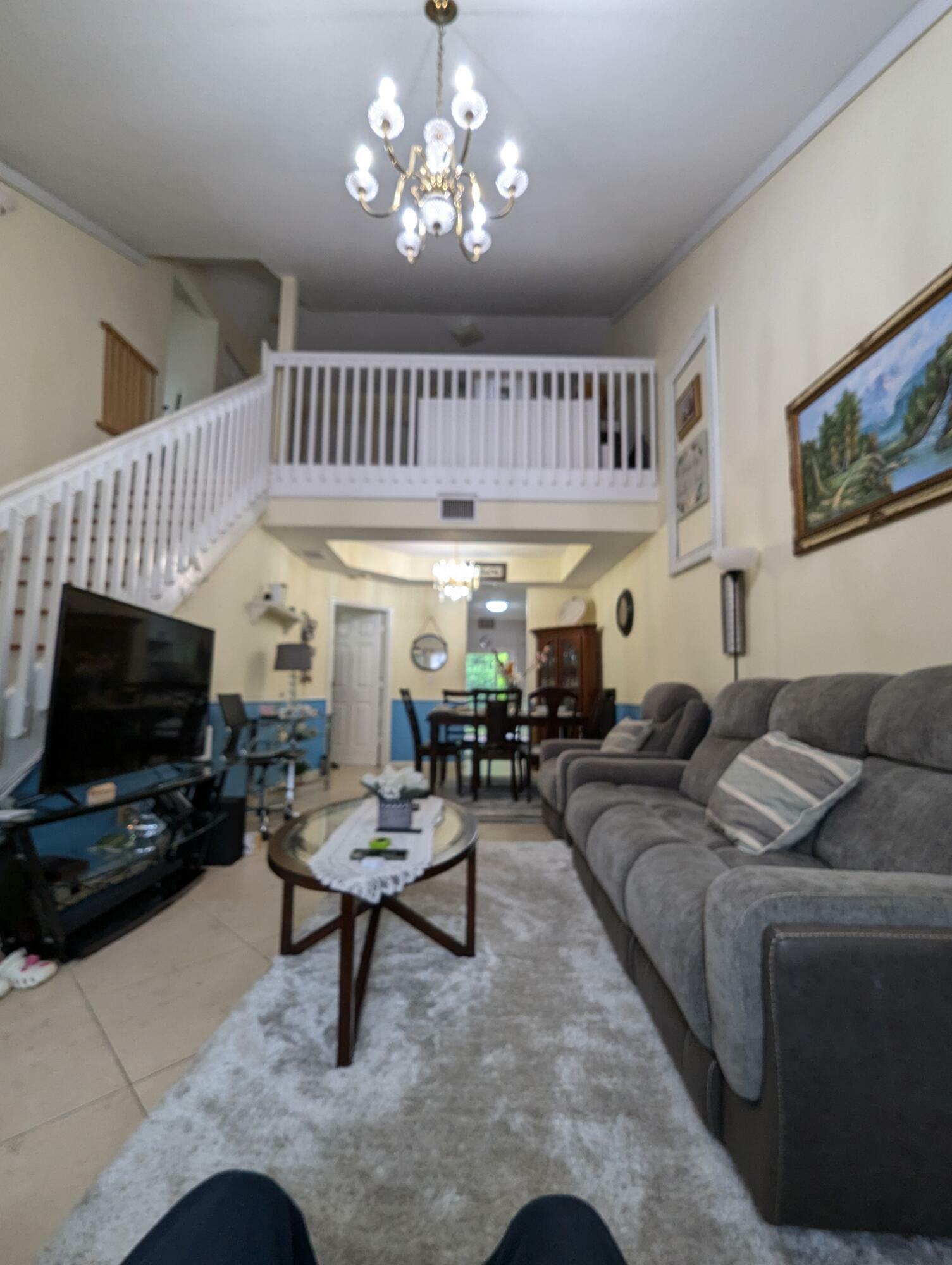 Property Photo:  328 SE 23rd Avenue  FL 33435 