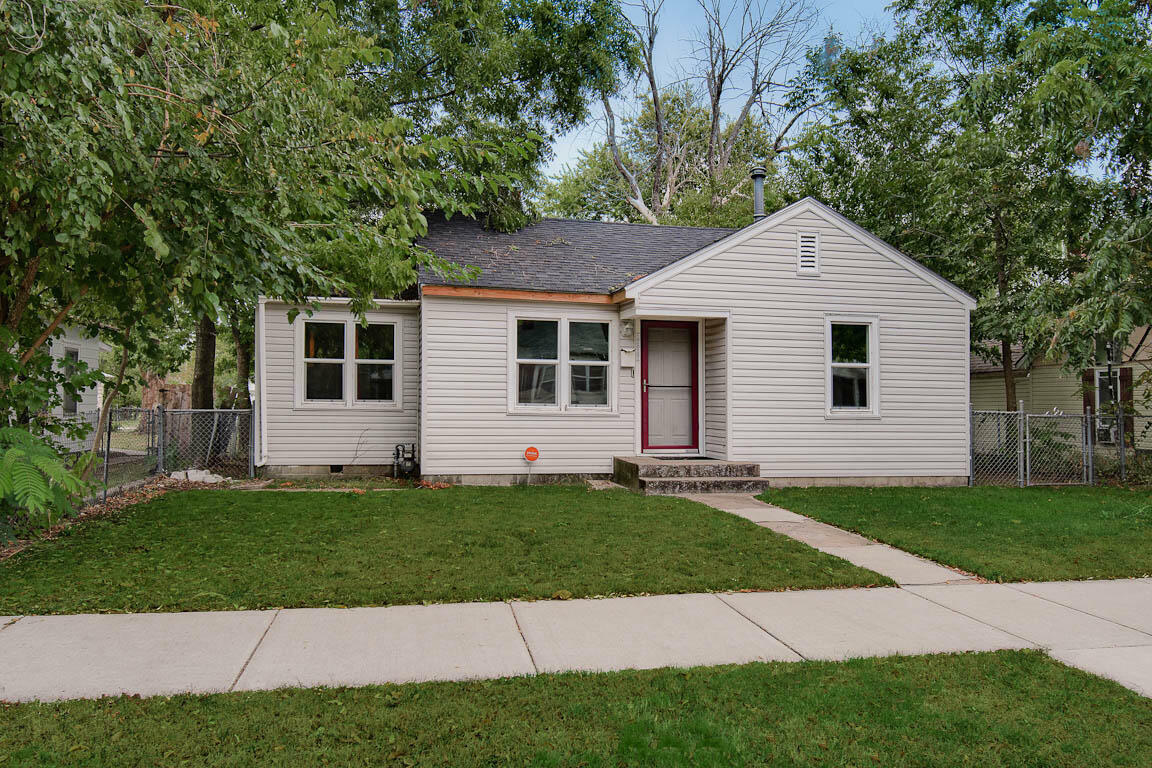 Property Photo:  1617 Missouri Avenue  MO 64804 