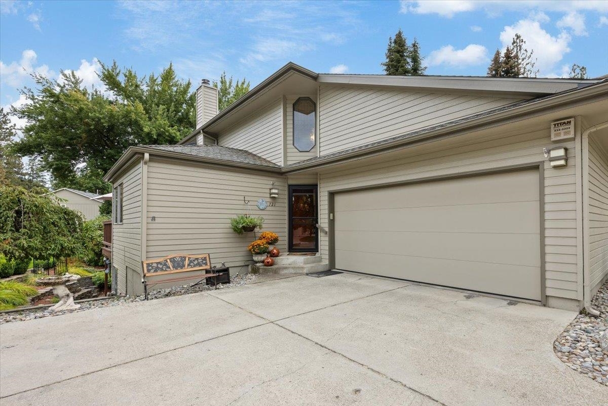 Property Photo:  721 W Briar Cliff Ct  WA 99218 