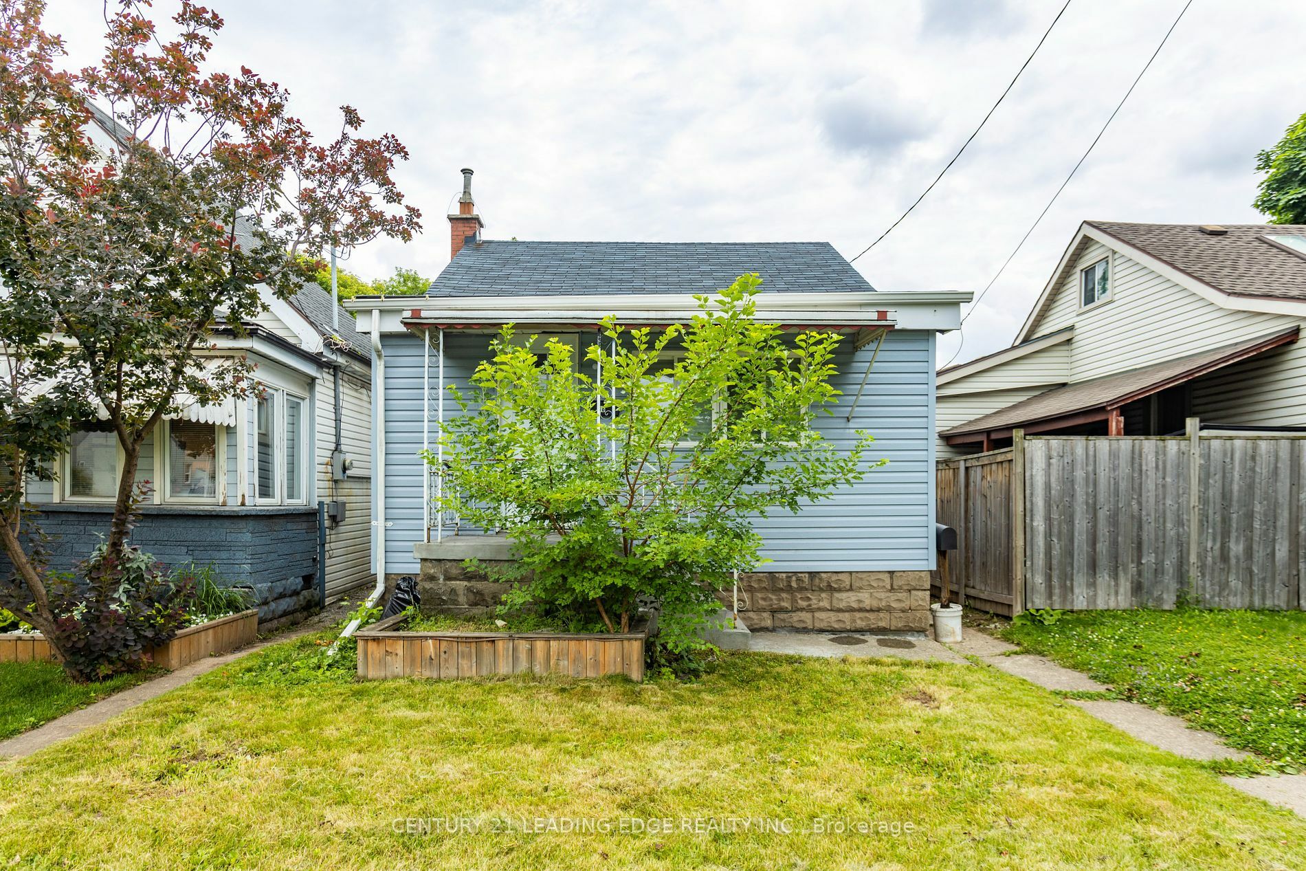 Property Photo:  46 Division St  ON L8H 4Z8 