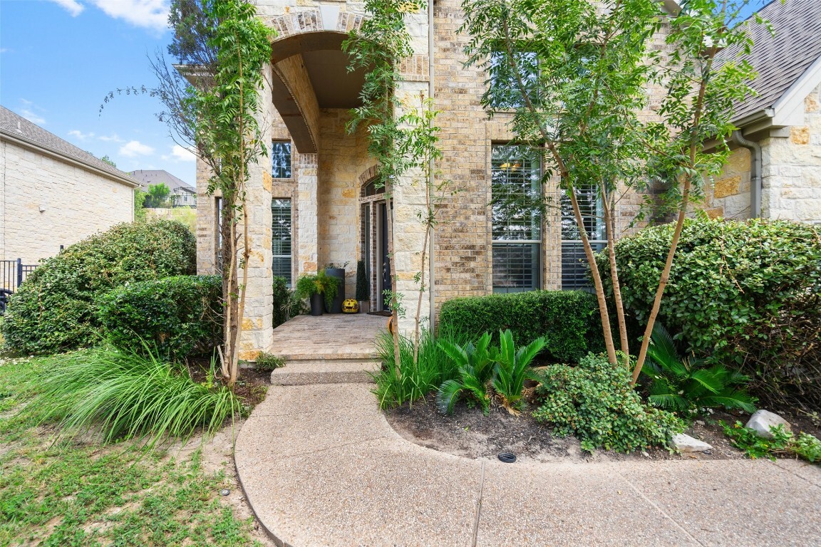 Property Photo:  116 Sebastians Run  TX 78738 