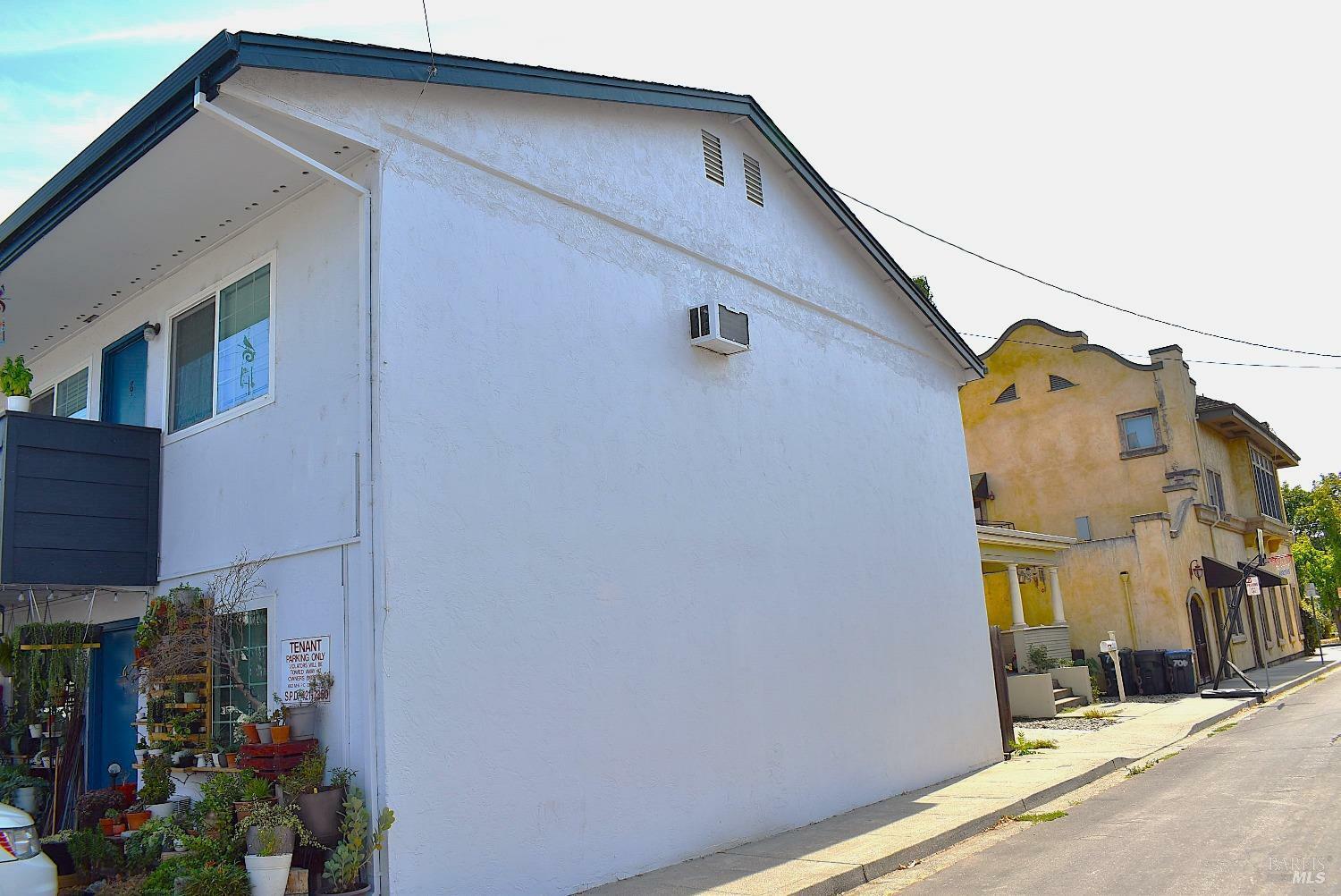 Property Photo:  401 403 Solano Street  CA 94585 