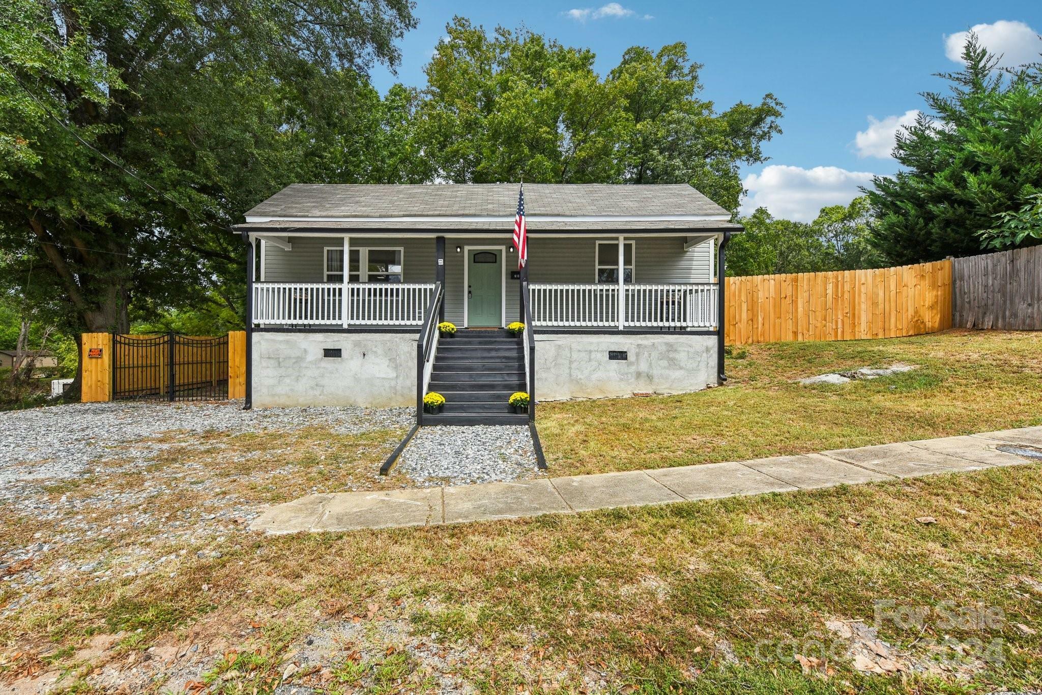 Property Photo:  302 Spring Street  SC 29379 