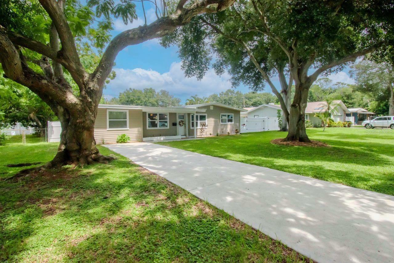 Property Photo:  5045 32nd Avenue N  FL 33710 