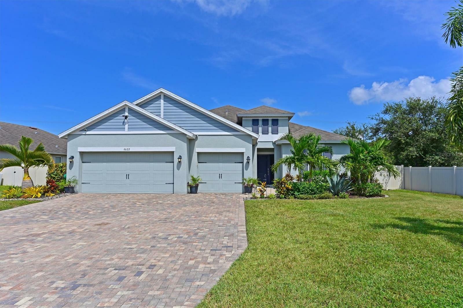 Property Photo:  6622 Devesta Loop  FL 34221 