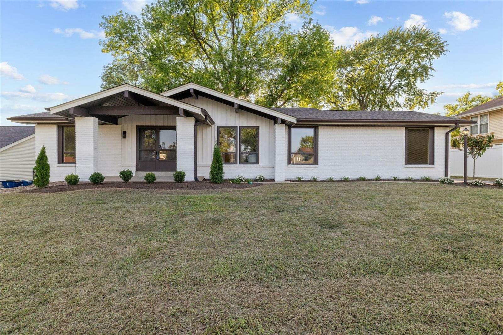 Property Photo:  1747 Shallowbrook Drive  MO 63146 