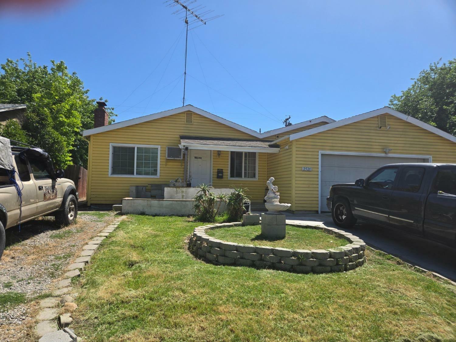 Property Photo:  2521 Meadow Wood Circle  CA 95822 