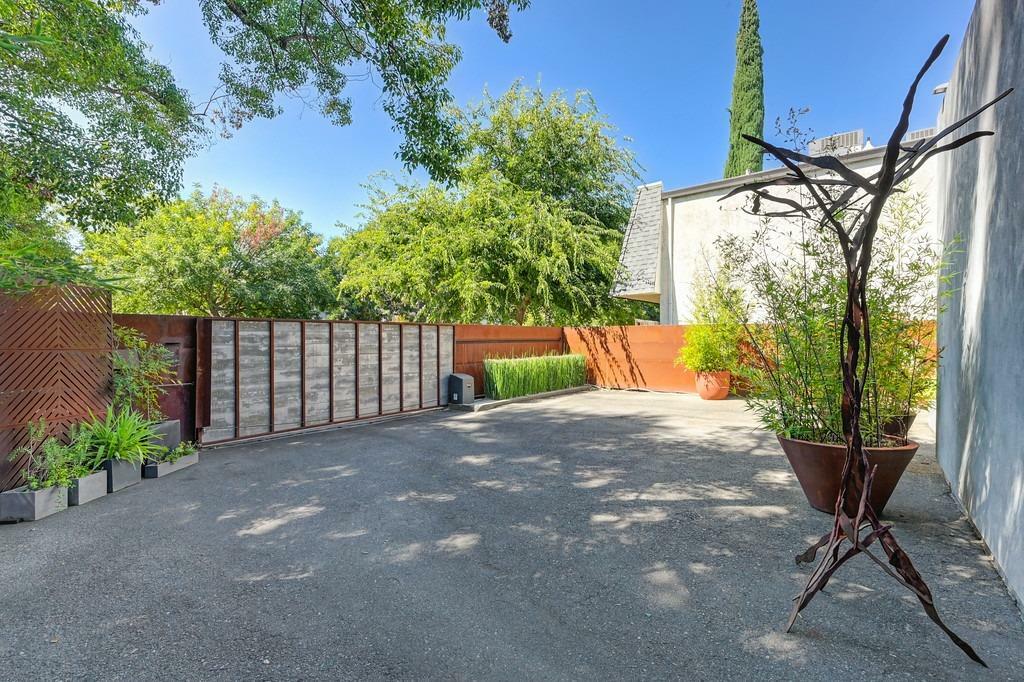 Property Photo:  1225 D Street  CA 95814 