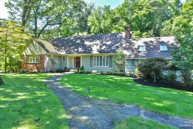 Property Photo:  11 Hemlock Hill Road  NJ 07458 