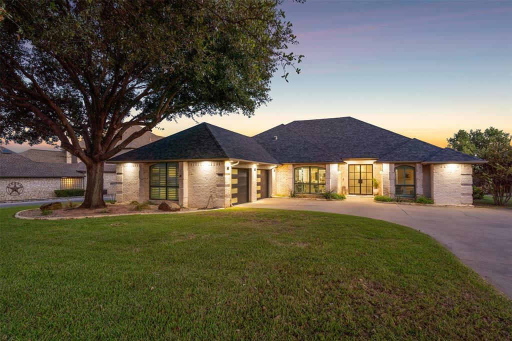 Property Photo:  4007 Crescent Drive  TX 76049 