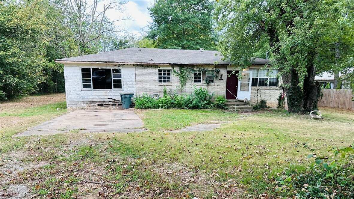 Property Photo:  1208 S Lake Sequoyah Drive  AR 72701 