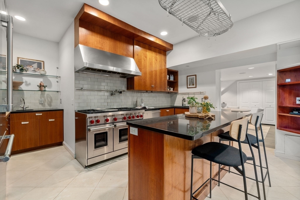 Property Photo:  331 Shawmut Ave 1  MA 02118 