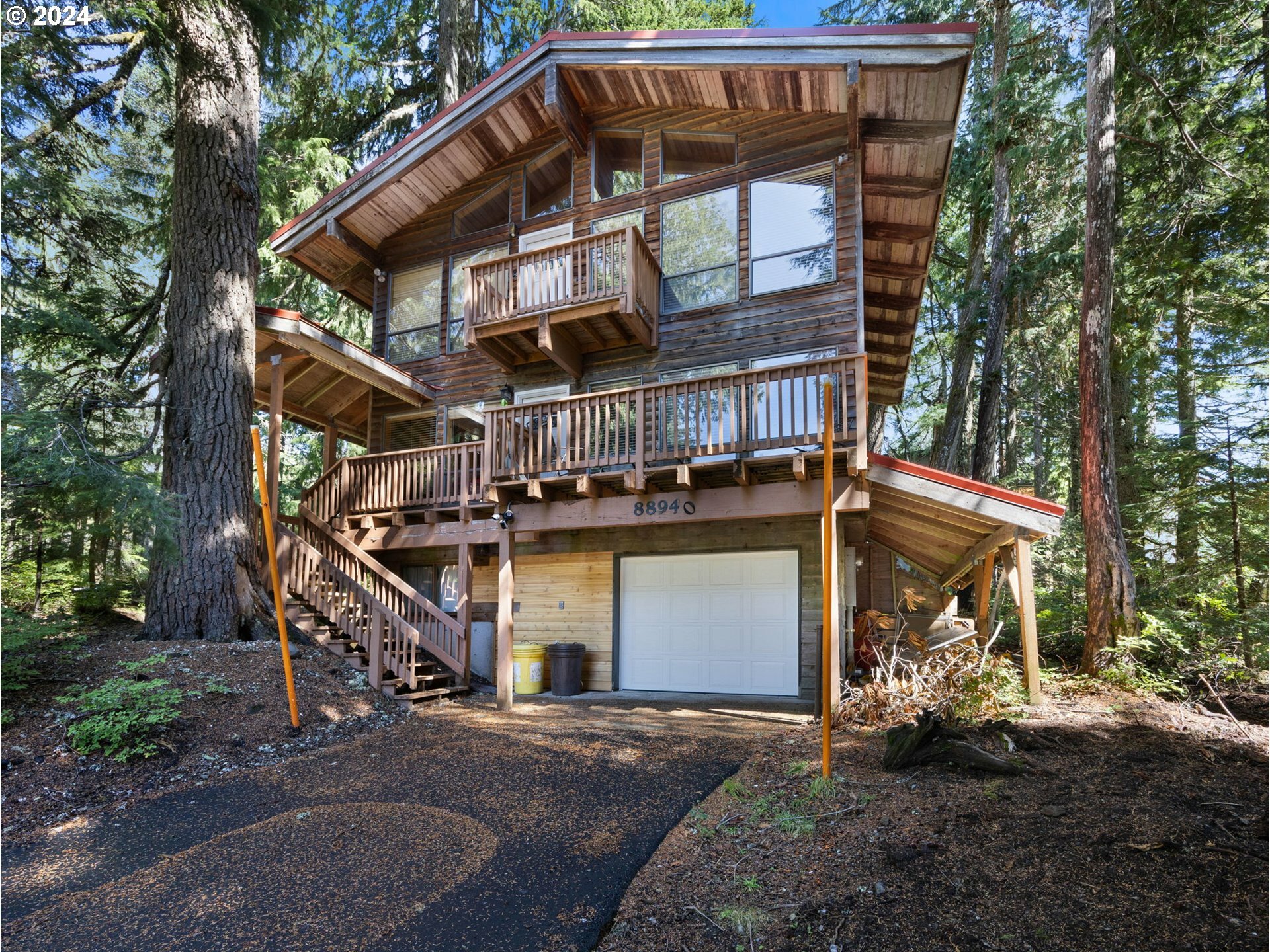 Property Photo:  88940 E Round Mountain Loop  OR 97028 