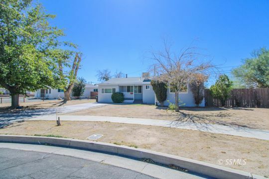 Property Photo:  1605 Ewing Cir  CA 93555 