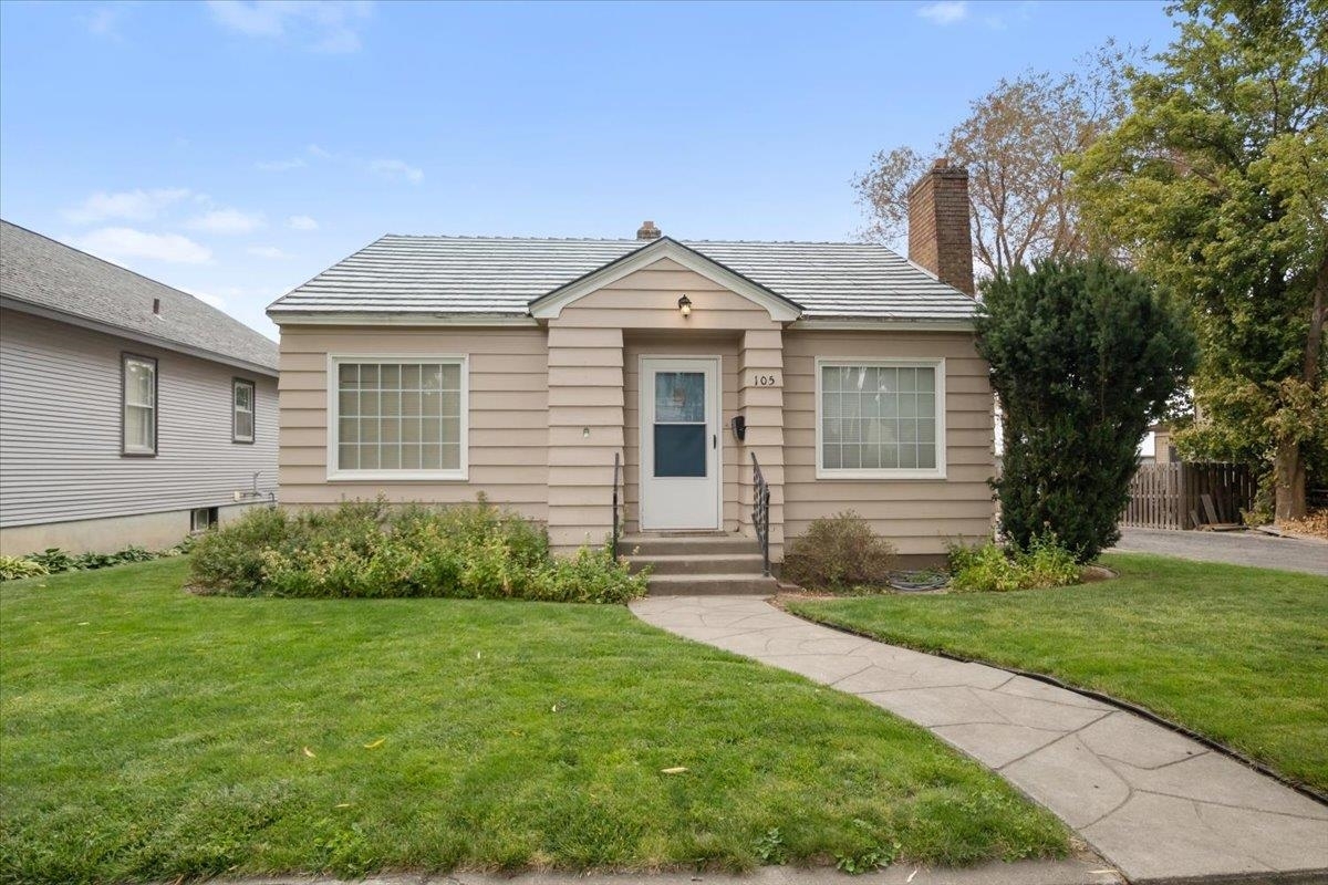 Property Photo:  105 E 4th Ave  WA 99169 