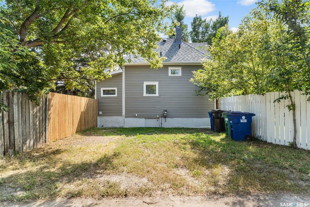 Property Photo:  314 U Avenue S  SK S7M 3C3 