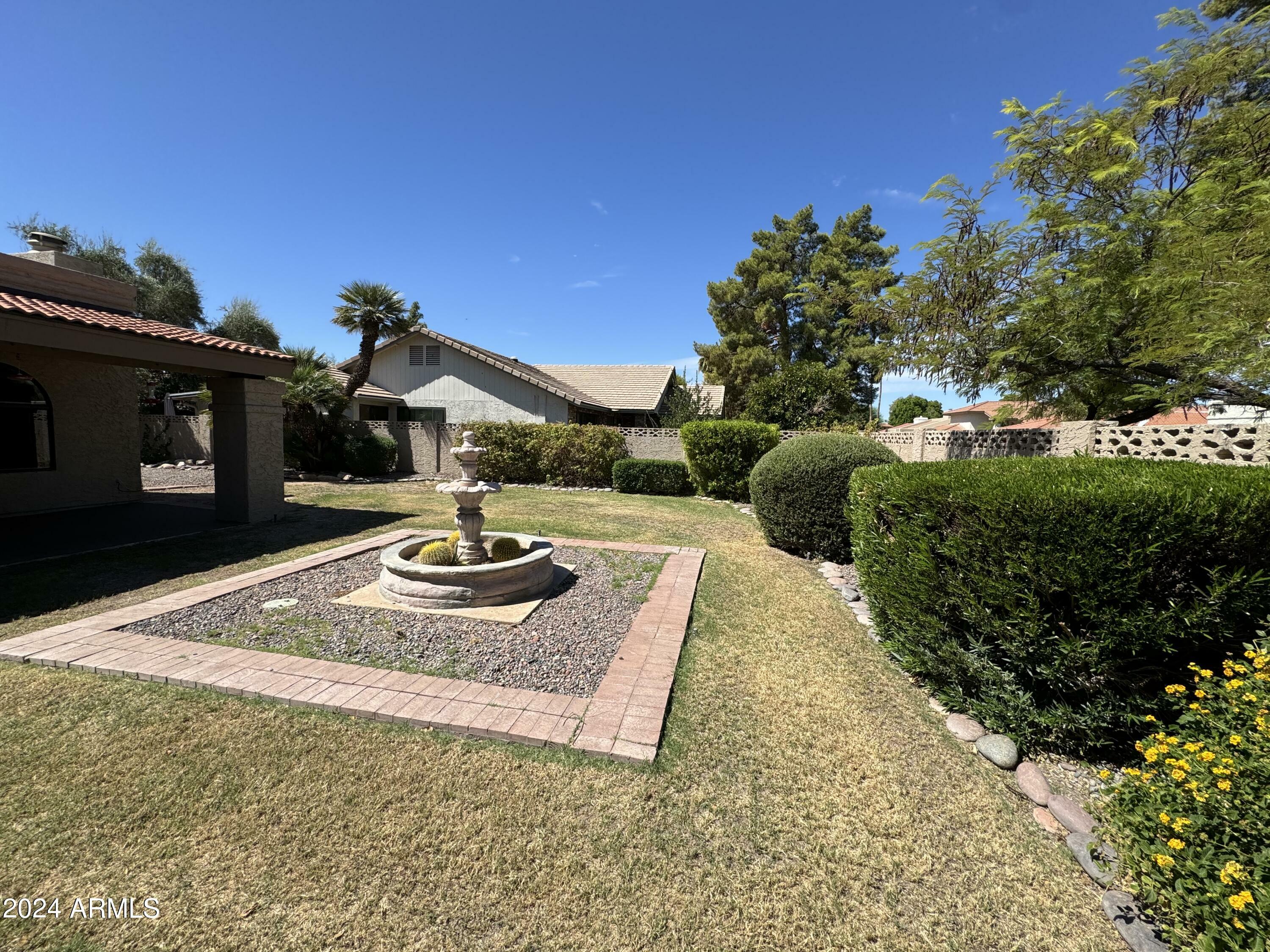 Property Photo:  963 E Leeward Lane  AZ 85283 