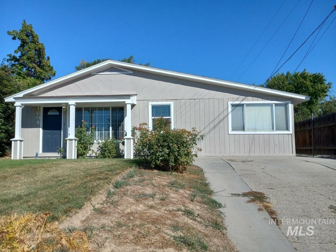 Property Photo:  1604 Lansing Ave  ID 83605 