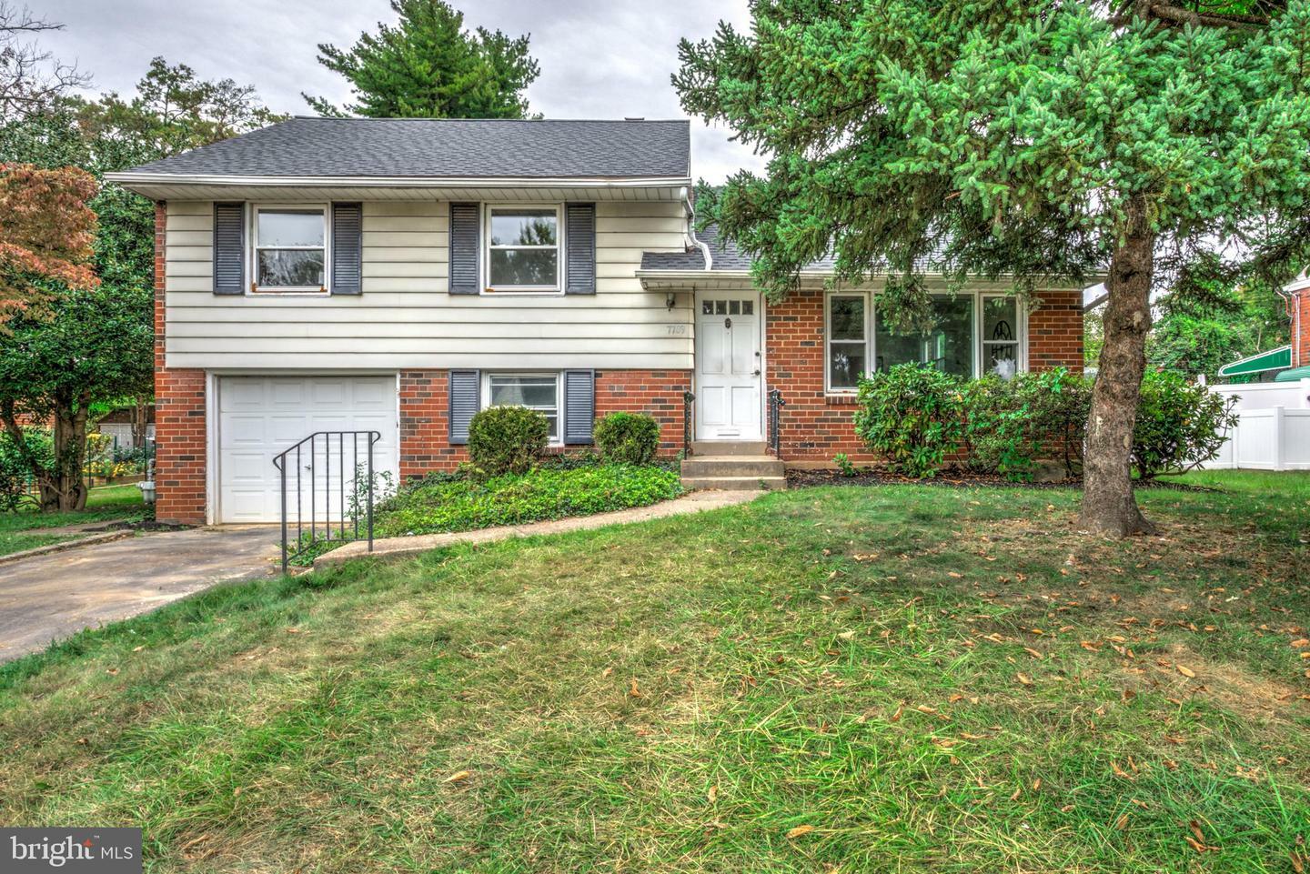 Property Photo:  7709 Laurel Lane  PA 19038 