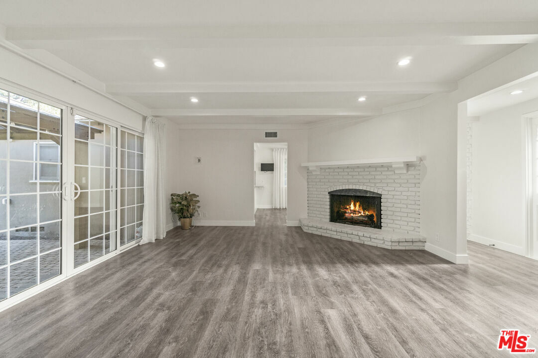 Property Photo:  5100   Bascule Ave  CA 91364 