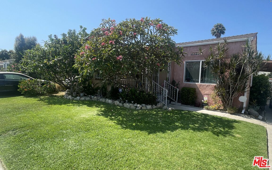 Property Photo: 1727 E 124th St CA 90222