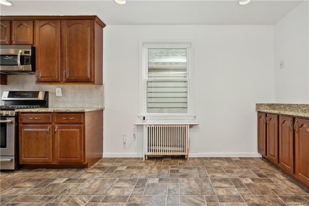 Property Photo:  1009 Swinton Avenue  NY 10465 