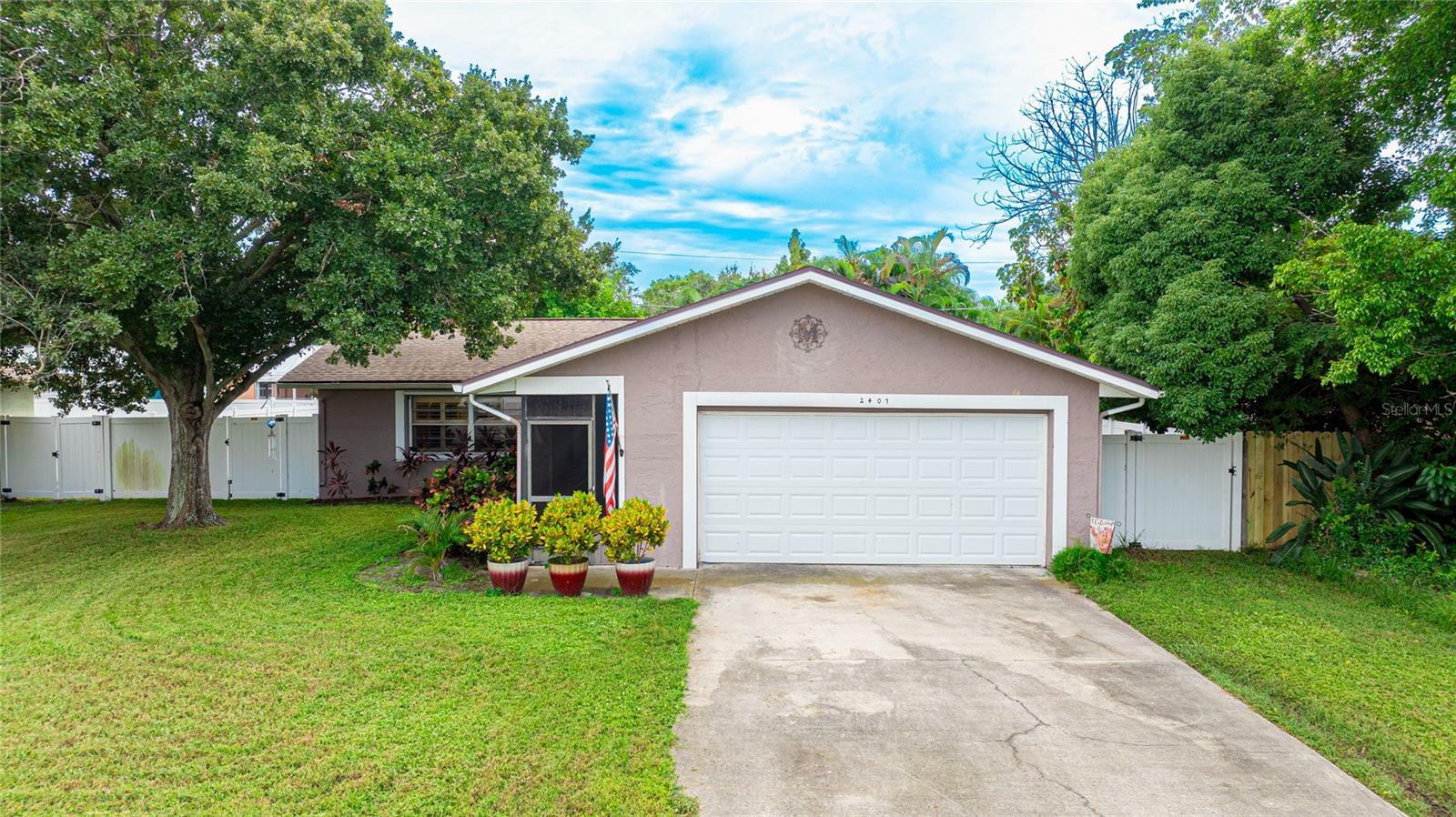 Property Photo:  2407 16th Street W  FL 34221 