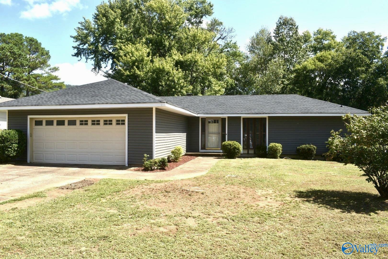 Property Photo:  10121 Dunbarton Drive SE  AL 35803 