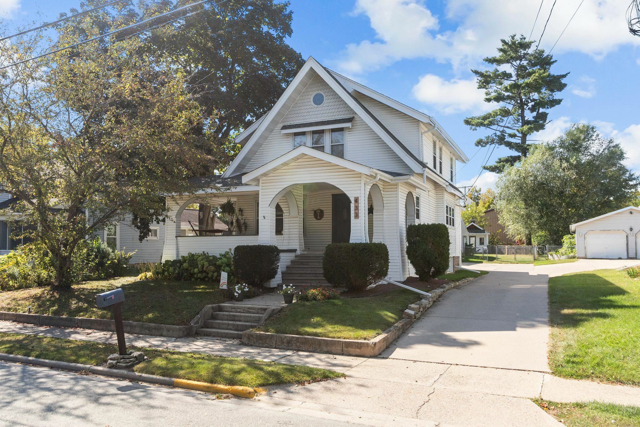 Property Photo:  433 S Nash Street  WI 54944 