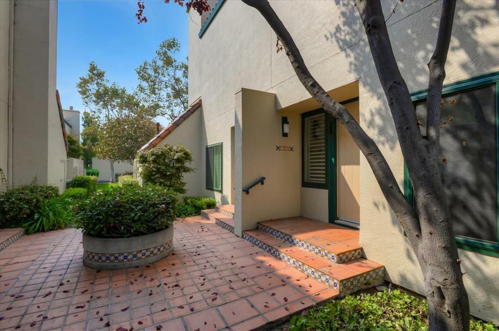 Property Photo:  2315 Armada Way  CA 94404 