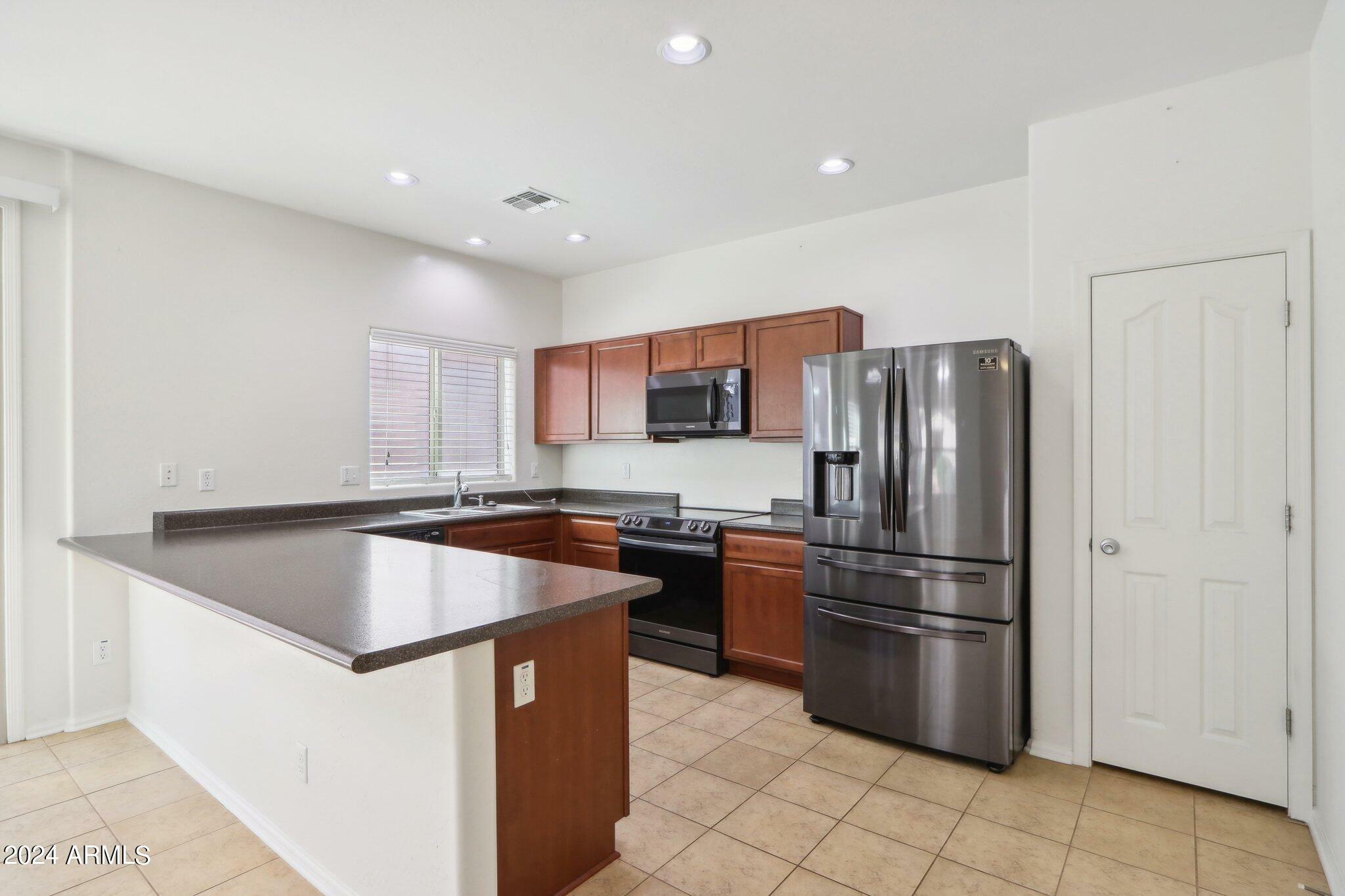 Property Photo:  945 S Pheasant Drive  AZ 85296 