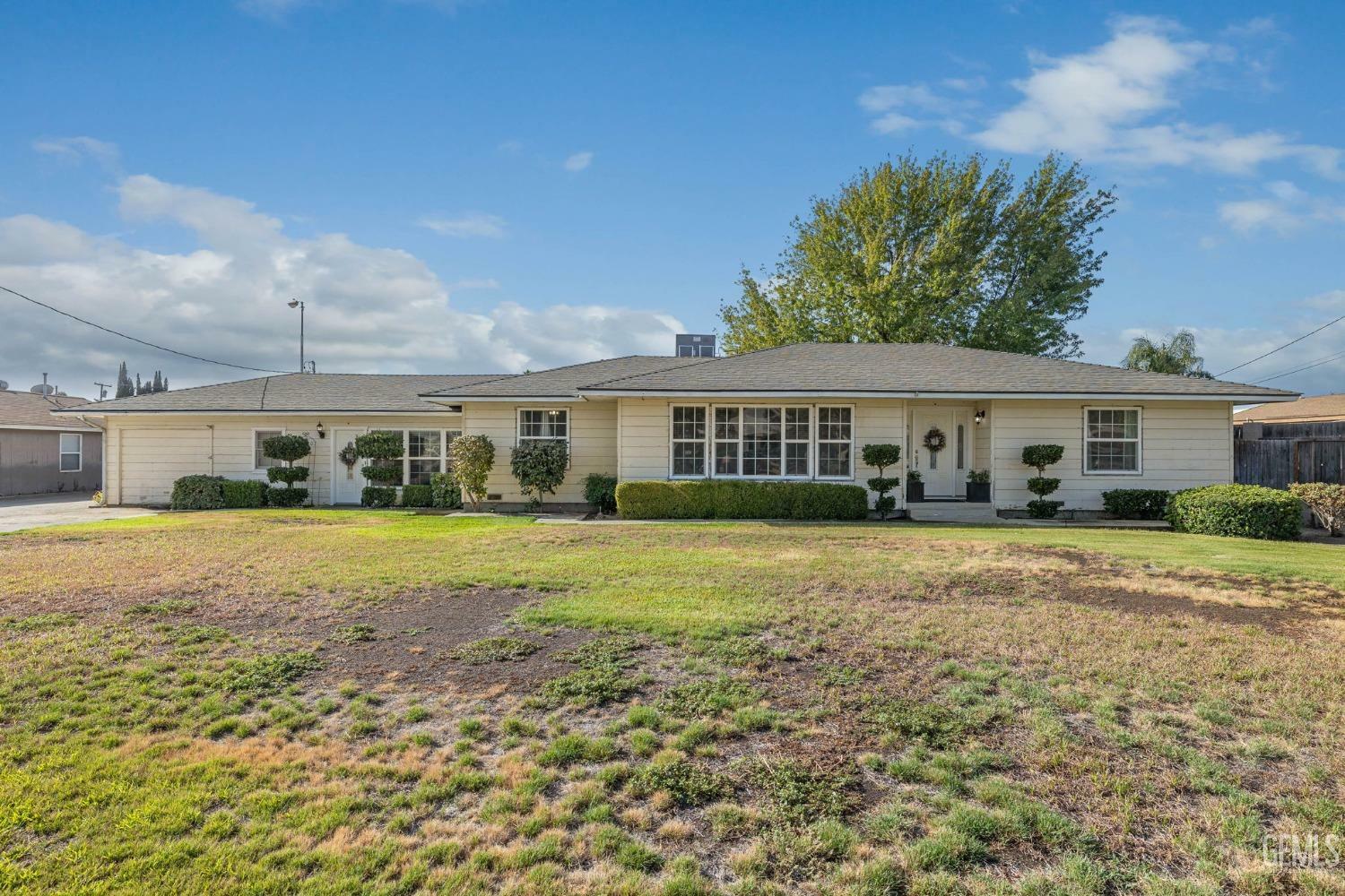 Property Photo:  2907 Kingsley Lane  CA 93304 