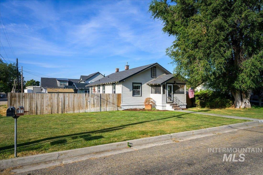 Property Photo:  611 8th St S  ID 83651 