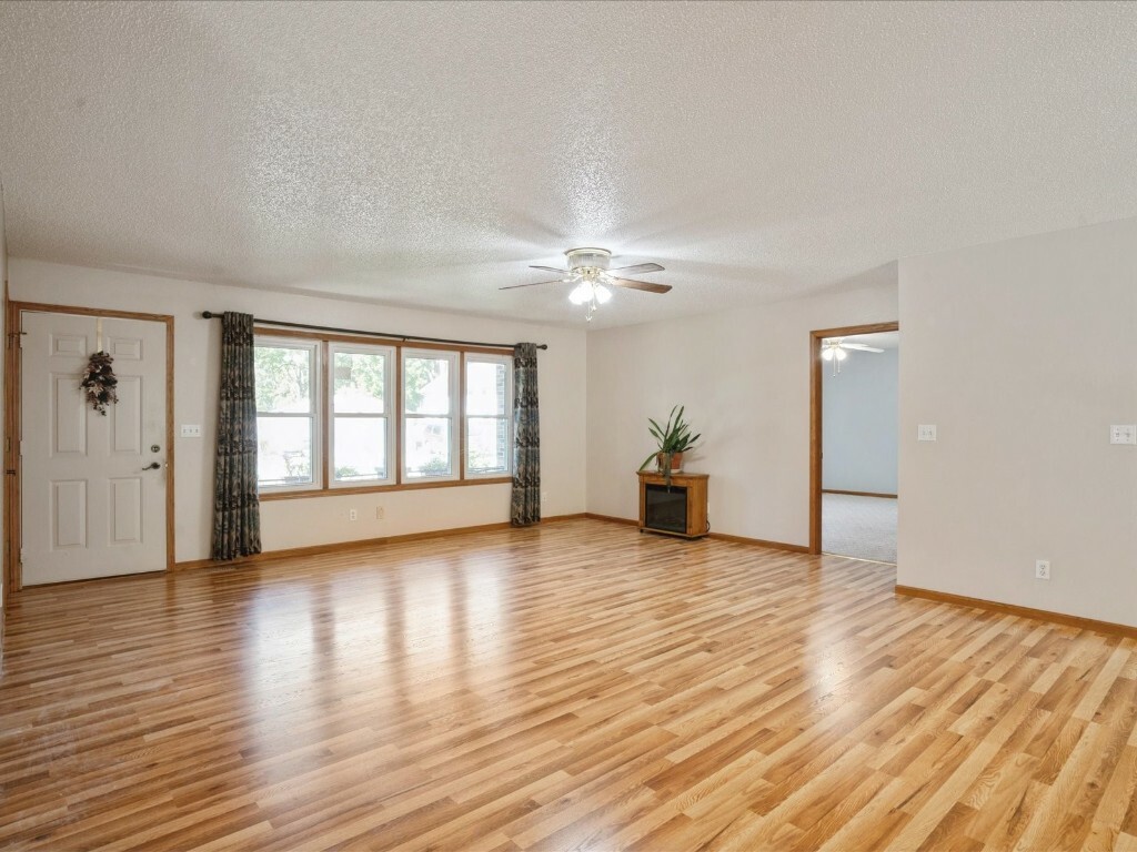 Property Photo:  360 2nd Street S  IA 52215 