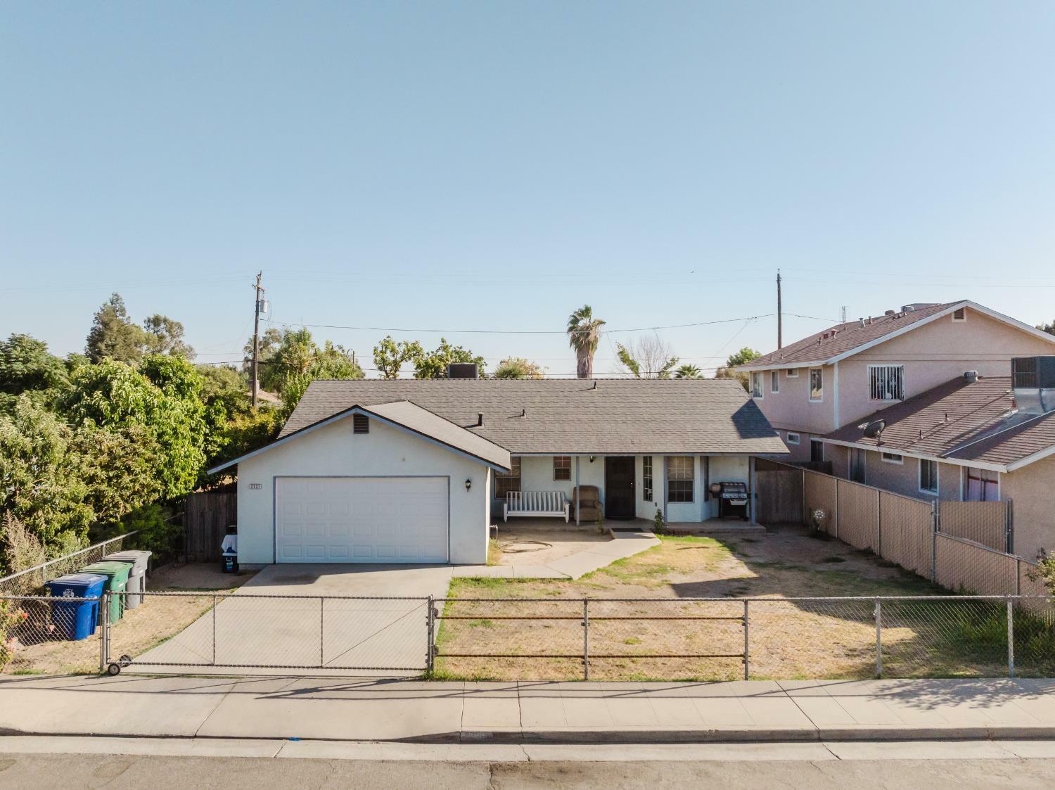 Property Photo:  2131 Yerba Street  CA 93662 