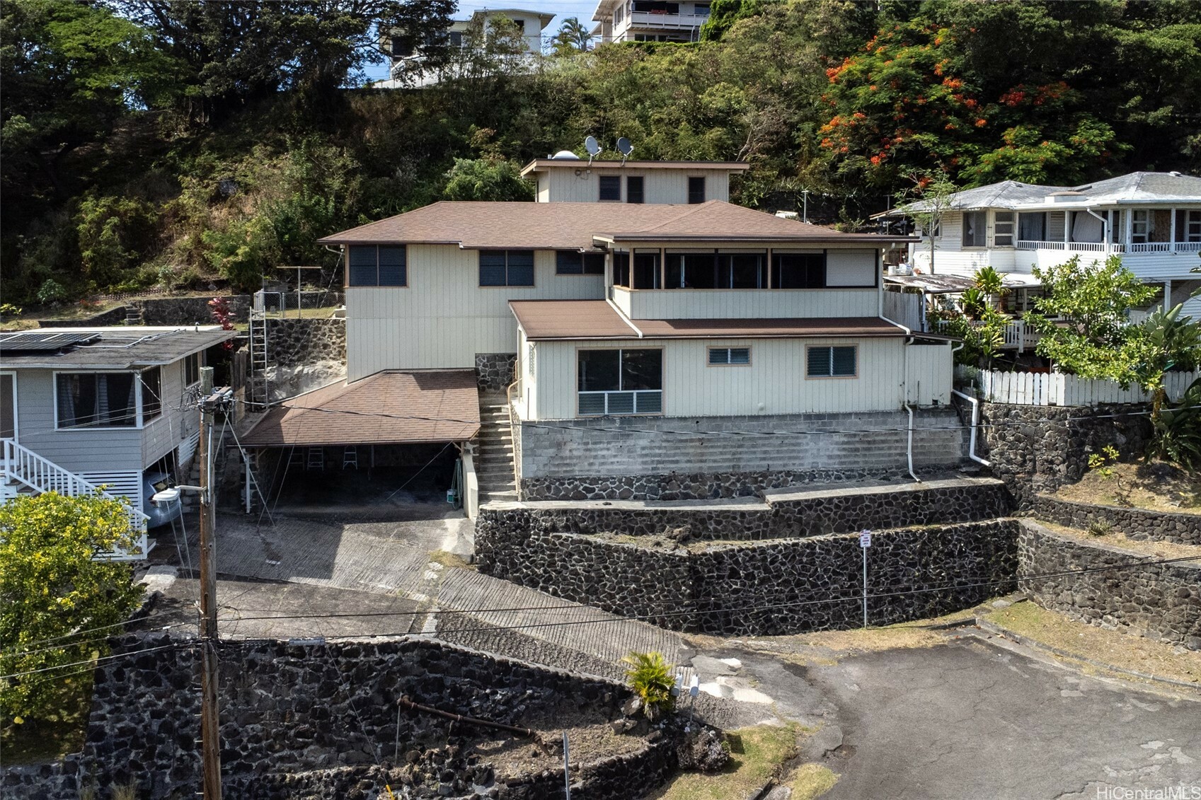 Property Photo: 725 Walea Place HI 96817