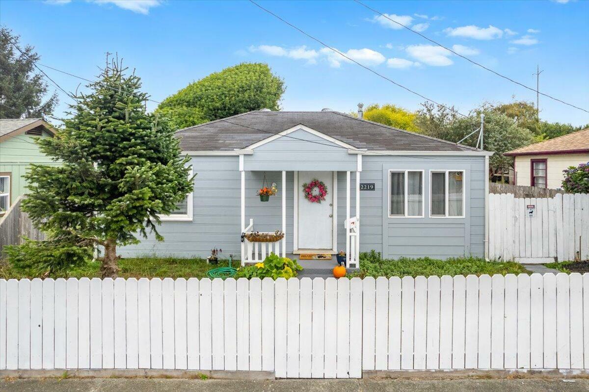 Property Photo:  2219 Spring Street  CA 95501 