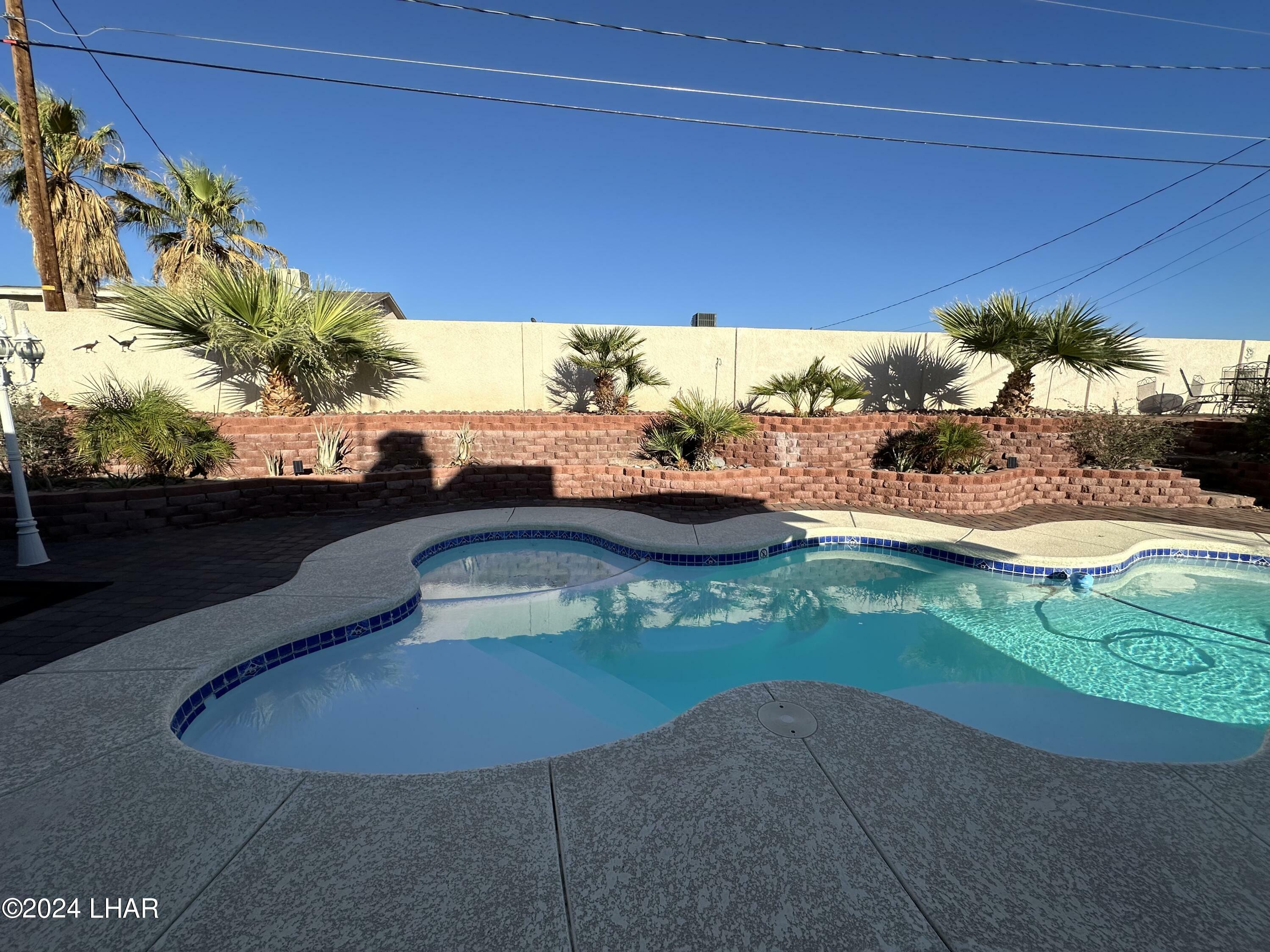 Property Photo:  102 Keywester Dr  AZ 86403 