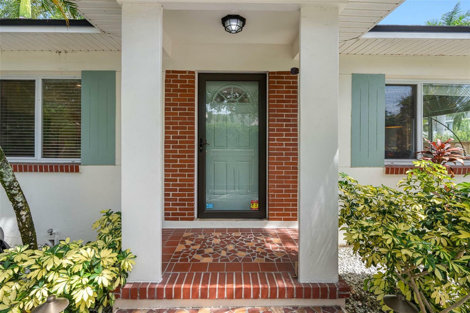 Property Photo:  105 22nd Avenue NE  FL 33704 