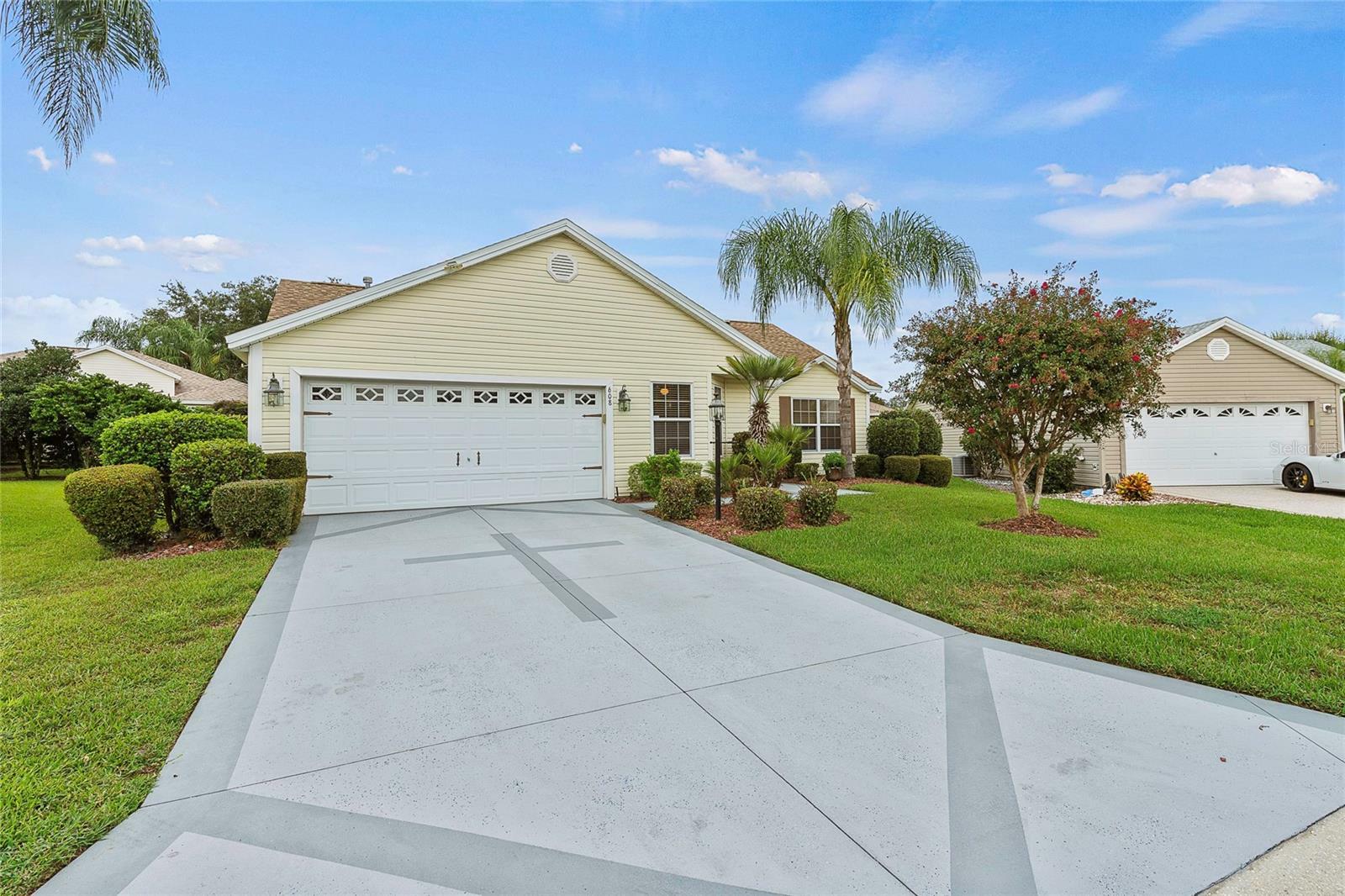 Property Photo:  608 Abbeville Loop  FL 32162 