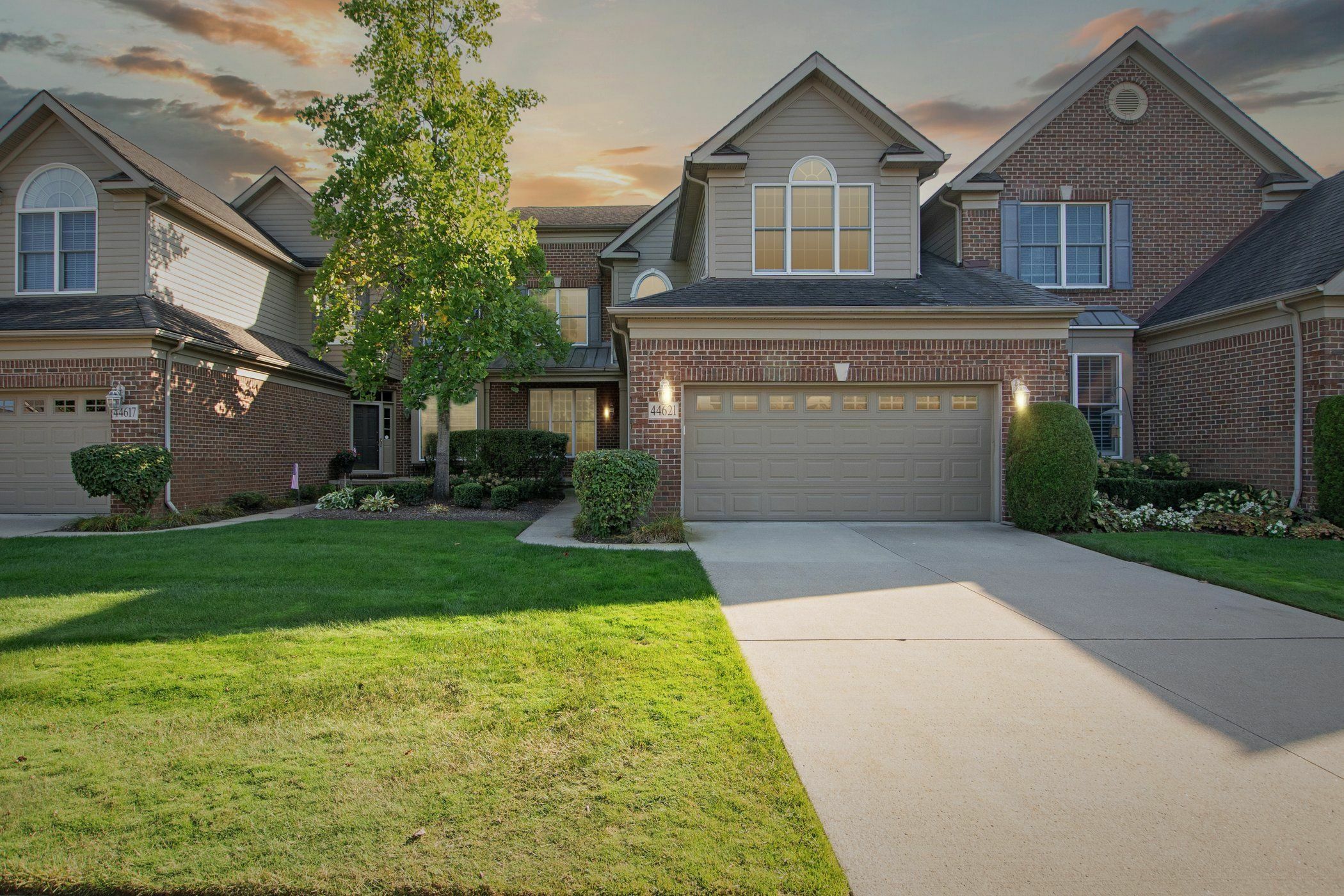 Property Photo: 44621 S Broadmoor Circle 114 MI 48168 8638