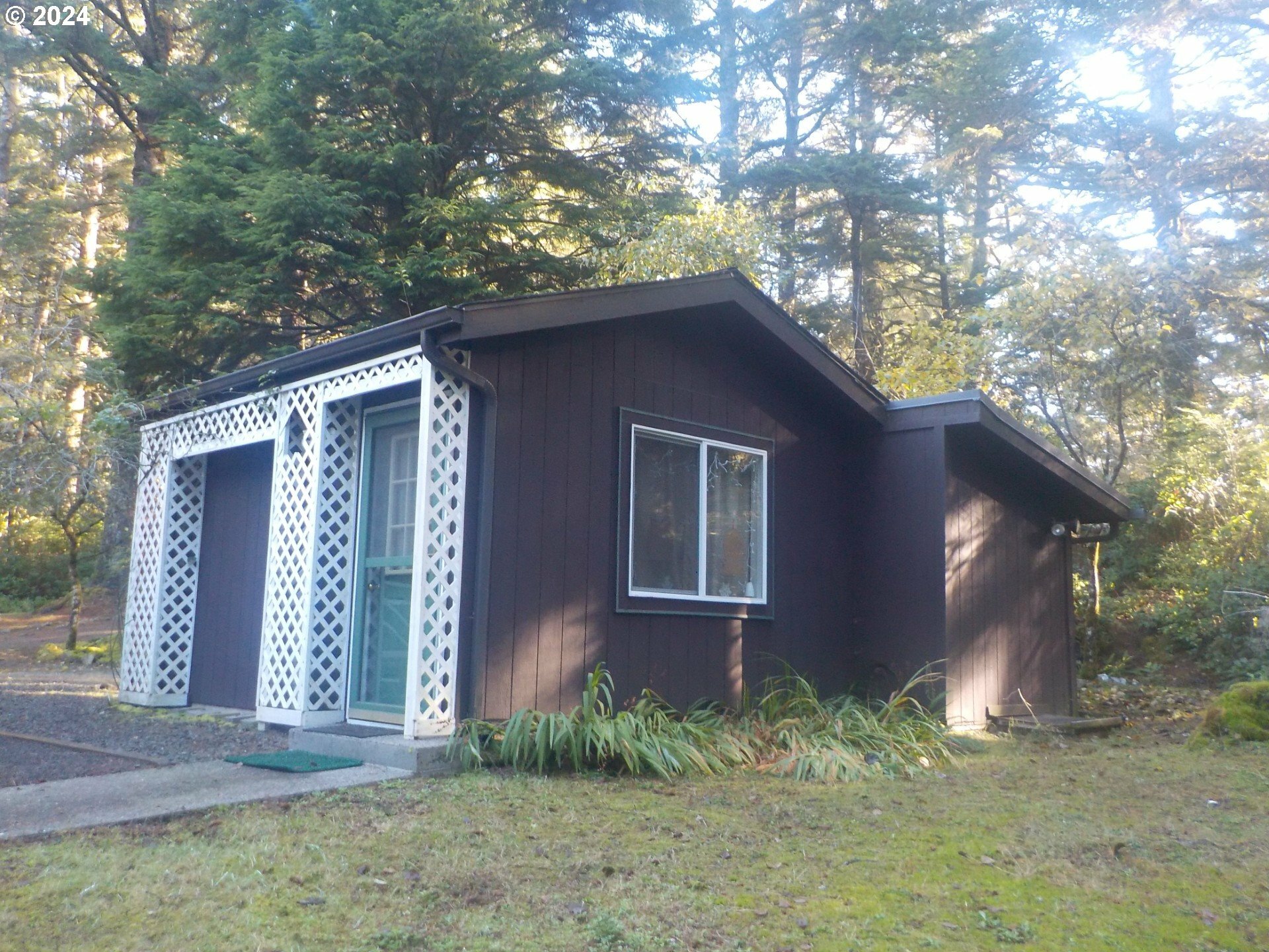 Property Photo:  4640 Mitchell Loop Rd  OR 97439 