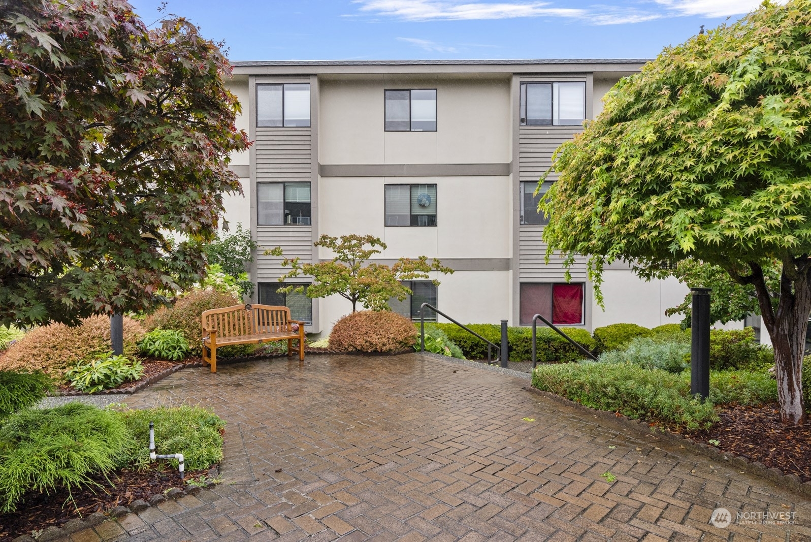 Property Photo:  201 Third Avenue N 207  WA 98020 