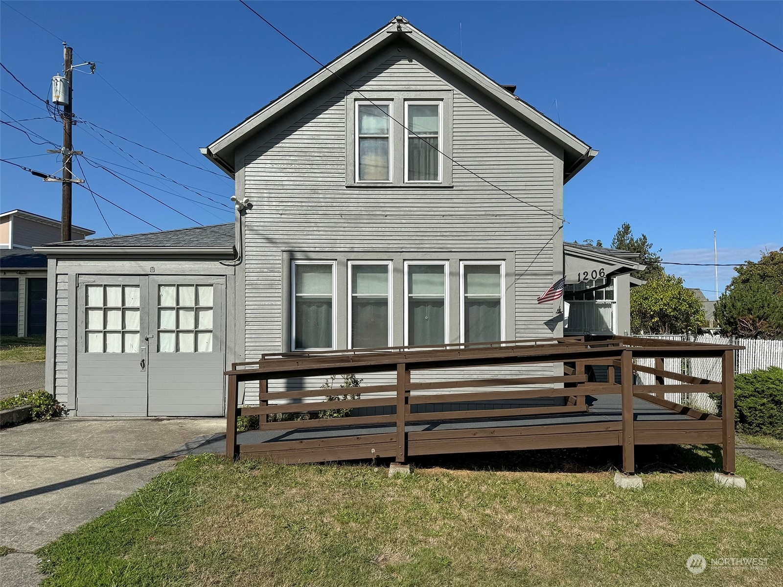 Property Photo:  1206 S Peabody Street  WA 98362 