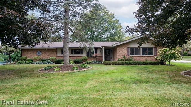 Property Photo: 6933 Vernmoor Drive MI 48098
