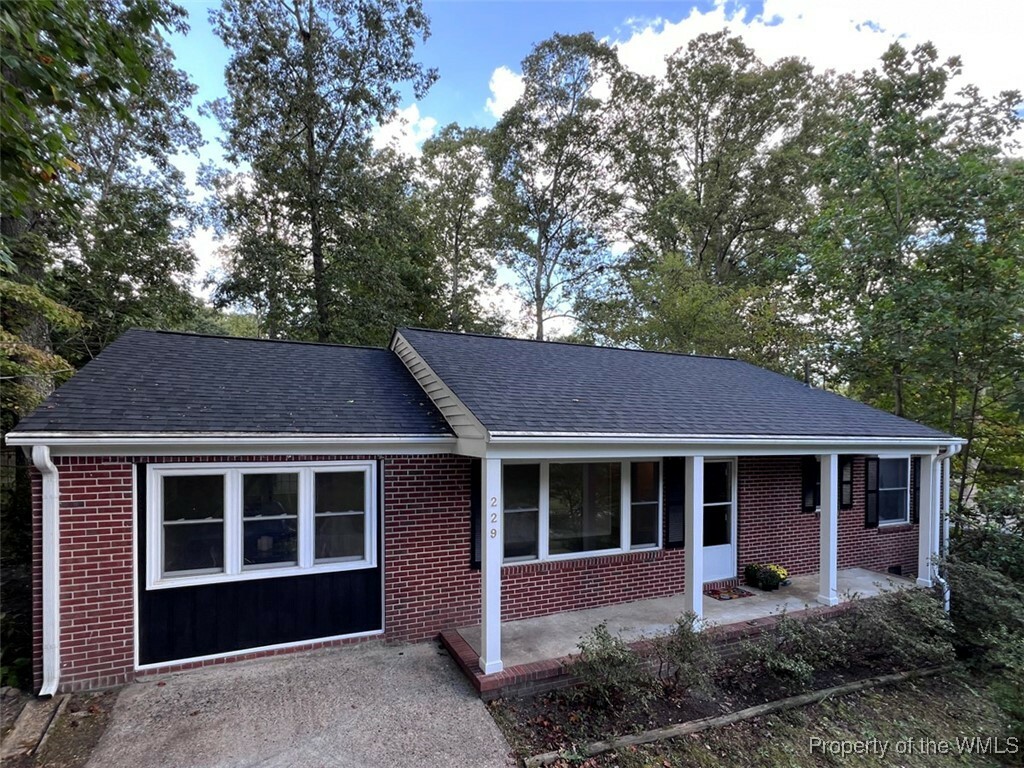 Property Photo: 229 Tyler Brooks Drive VA 23185